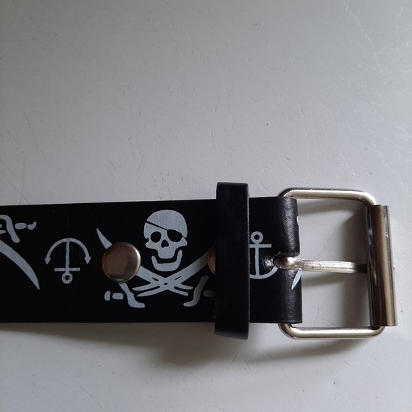 Black leather belt with skulls and anchors removable hardware for buckle - Picture 3 of 5